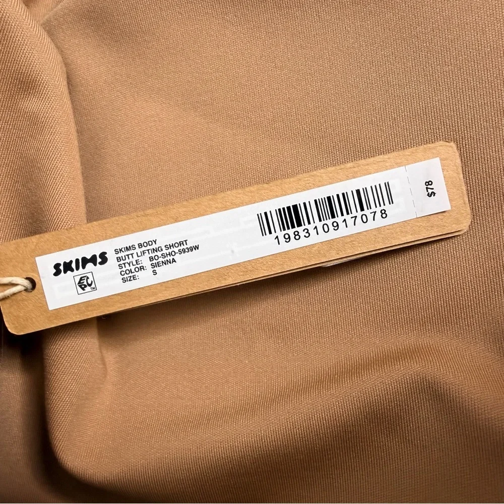 SKIMS Body Butt Lifting Shape Wear Short - Picture 3 of 4